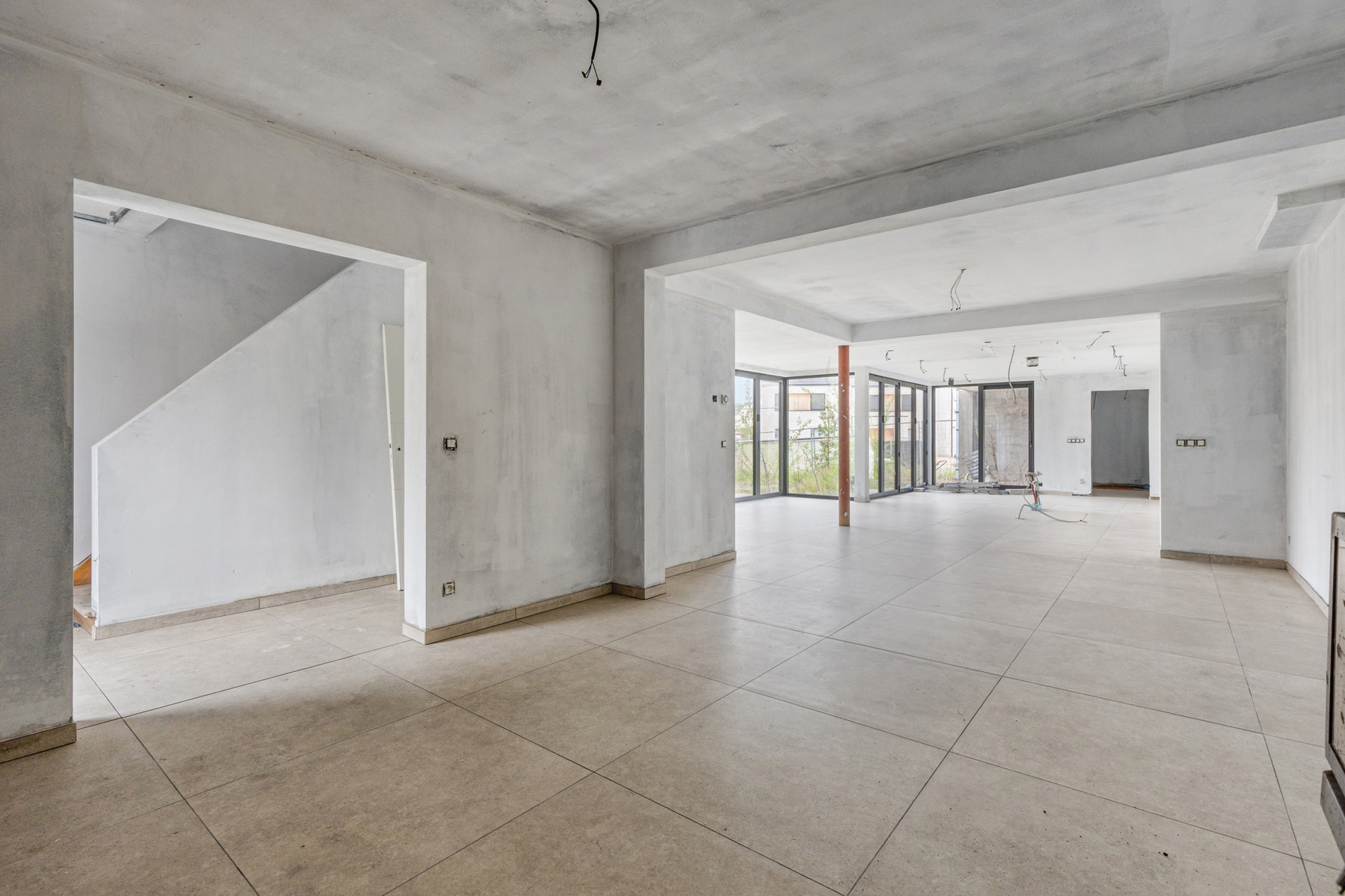 Ruime verder af te werken 2-gevel met 4 slaapkamers - foto 3