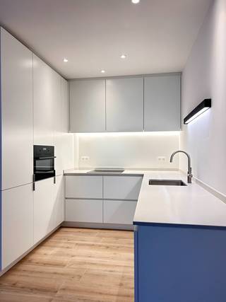 Ontdek dit lichtrijke en volledig gerenoveerde appartement, ideaal gelegen aan de Bredabaan in Brasschaat, met een levendig uitzicht op de...