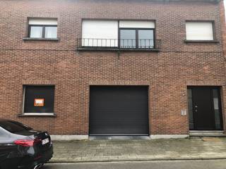 Overdekte en afgesloten parking te huur in het centrum van Hove, Hortensialei.Beschikbaar vanaf 1 januari 2026 - meer info op kantoor...