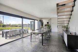 Prachtige villa in het landelijke Vissenaken met o.a. een bewoonbare oppervlakte van 186 m², 3 slaapkamers, 2 dressings en een aangename...