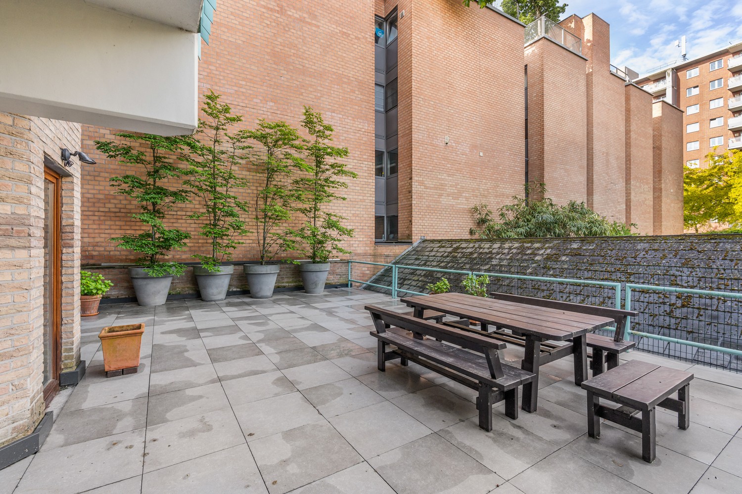 Ruim, modern en gelijkvloers appartement met 3 slaapkamers, een groot terras, 2 autostaanplaatsen en 2 kelders te centrum Leuven! - foto 5