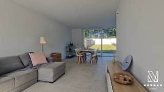 Welkom in deze gezellige BEN-nieuwbouwwoning gelegen op de grens van Kuurne en Bavikhove!<br /><br />We komen deze eigentijdse, strak-landelijk ingerichte woning binnen via de ruime inkomhall met gastentoilet. De lichtrijke leefruimte met open keuken (met afzonderlijke berging) geeft rechtstreeks toegang tot het terras en de tuin. Op de 1e verdieping vinden we 3 slaapkamers en een badkamer met lavabo, ligbad en toilet. Via een vaste trap bereiken we de volledig ingerichte zolderverdieping met vinylparket en voorzien van douche en lavabo. <br /><br />De woning wordt vanbinnen volledig opgeschilderd in het wit. <br /><br />Parkeren kan gemakkelijk op de reeds aangelegde oprit, maar er is ook een mogelijkheid om een garage aan te kopen die rechtstreeks toegang geeft tot de tuin (meerprijs van 32.000 euro per garage, exclusief kosten)<br /><br />+ volledig instapklaar<br />+ vlotte bereikbaarheid<br />+ E-peil van max 30<br /><br />De prijs bedraagt 367.500 euro exclusief kosten (registratierechten, BTW,…). Afwerking voorzien zomer 2026.<br /><br />Een bezoek inplannen? Contacteer Annelies van Vastgoed Norman via 0479/40.24.24 of annelies@vastgoednorman.be