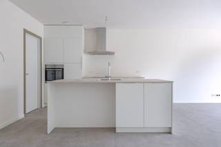 Het appartement is oplevering klaar.De constructiewaarde kan aangekocht worden aan 6% BTW.In het rustige en landelijke Sint-Amands wordt de...