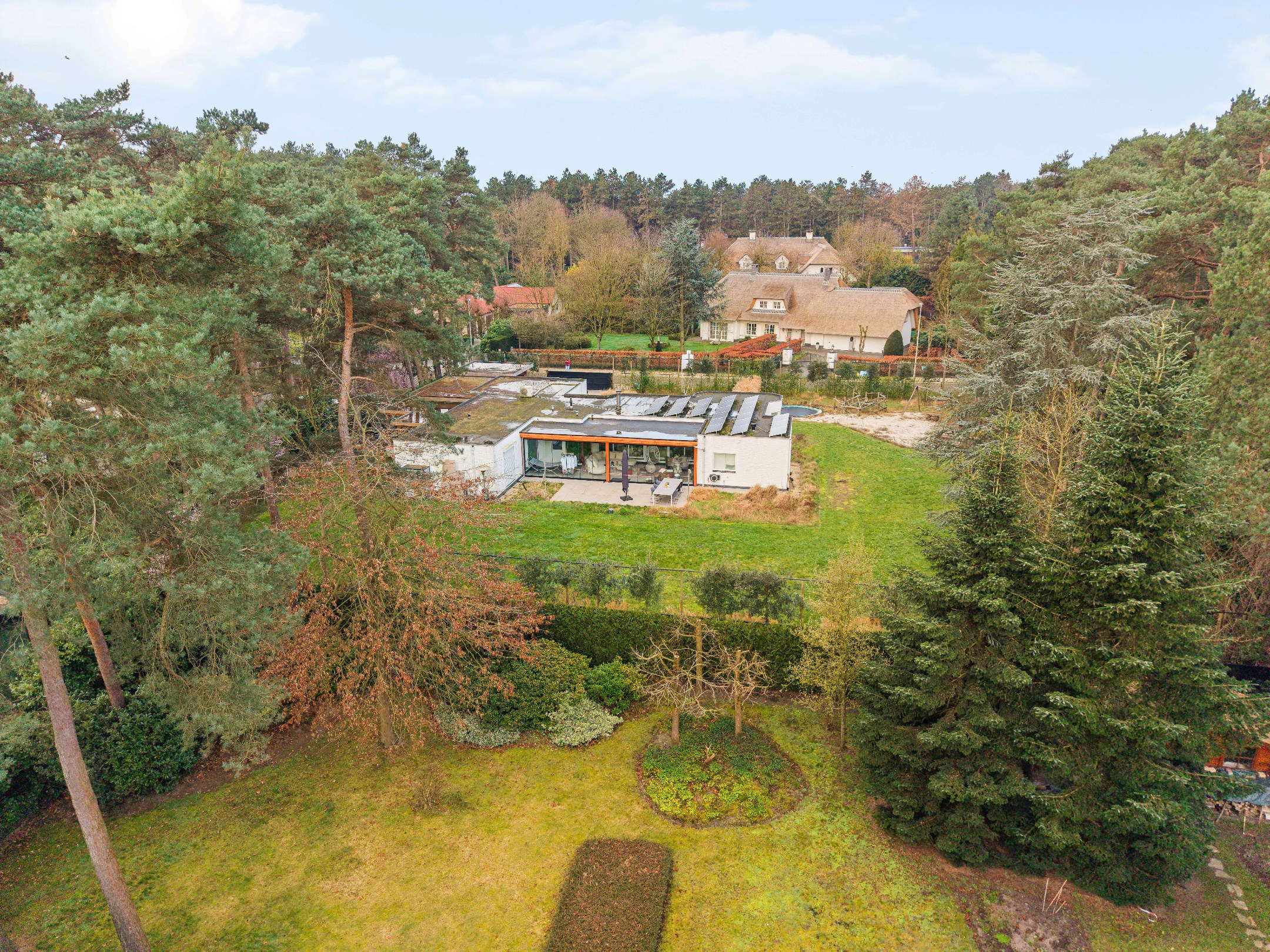 Villa de plein pied sur un terrain de 2.471 m² à Pelt - photo 3