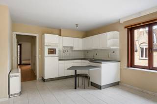 In het centrum van Diksmuide, aan de rand van het prachtige stadspark treffen we dit éénslaapkamer appartement in residentie Maureen. De eigendom...