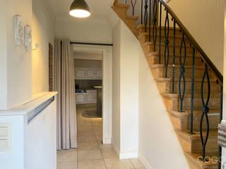 Deze WONING MET GARAGE EN ACHTERLIGGEND MAGAZIJN, op een perceel van 1.085m², is gelegen in een landelijk omgeving op ca. 1km van het centrum...