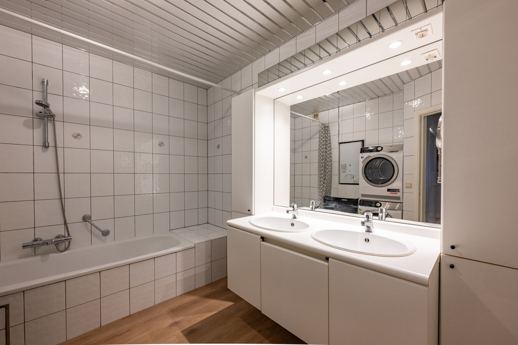 INSTAPKLAAR APPARTEMENT MET TERRAS &amp; GARAGE - foto 5