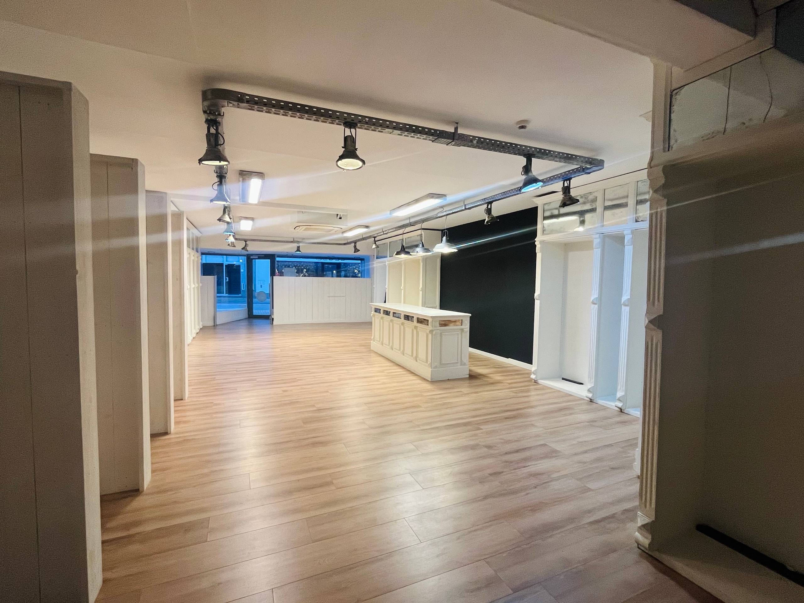 Commercial à louer à Wellen - photo 5