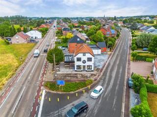 Ben jij opzoek naar een goed gelegen handelspand met woonst vlakbij het centrum van Nieuwerkerken? Dan is dit pand op de Diestersteenweg jouw kans!We...