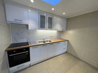 <p><span>Central ground floor apartment : Spacious living room, kitchen, toilet, bedroom, bathroom and large basement.  No general expenses.  Free at present.  For info or visit, call 056.21.58.00 or www.immo-lvb.be, go to property and book the appointment via calendar.</span></p>