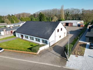 Ruime woning met loods te koop in Valkenbergstraat 19, ZutendaalOp zoek naar een unieke woning met loods die veel ruimte en diverse mogelijkheden...