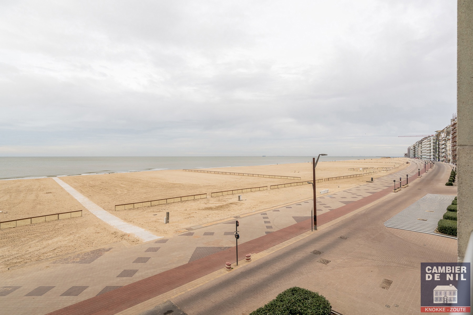 Lichtrijk, ongemeubeld, 3-slaapkamerappartement met frontaal zeezicht aan Albertplein – Hartje Zoute - foto 4