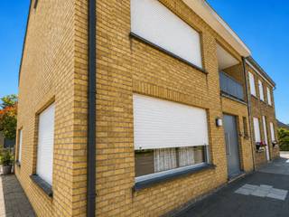 🌻 🏠: 299.000 € TE KOOP EERNEGEM 🏠🌻

🏡 Op zoek naar een nieuwe thuis met ruimte, karakter EN mogelijkheden?

Deze gezellige woning heeft heel wat te bieden! ✨
Met 4 slaapkamers, een lichte leefruimte, een veranda met zicht op de tuin, een zonnige tuin, en een dubbele garage met smeerput is dit een woning met ruimte voor het hele gezin. 

☀️ Zonnepanelen
🛏️ 4 slaapkamers
🛁 Badkamer met douche, lavabo &amp; toilet
🌿 Veranda en tuin
🚗 Dubbele garage met smeerput
🏡 Rustige, aangename omgeving

Een woning die je echt moet komen ontdekken. ❤️

🎥 Bekijk alvast het filmpje!

📩 Interesse? Stuur gerust een berichtje voor meer informatie of een bezoek.

📱 Gsm Tom: +32 489 14 62 91
📱 gsm Lore: +32 494 94 99 02

Misschien wordt dit wel jouw nieuwe thuis! 🌻🏡