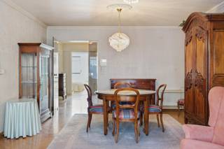 TE KOOP: ruim en energiezuinig appartement in het centrum van Roeselare, op wandelafstand van de Grote Markt, het Polenplein en de...