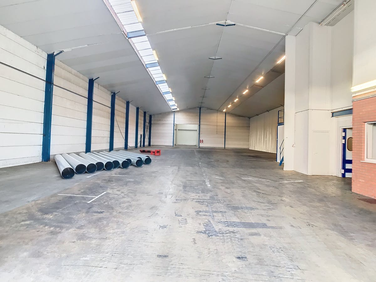 Loods van ca. 1.195m² in de industriezone van Meulebeke - foto 4