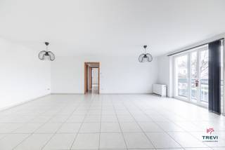 Dans une résidence calme et bien entretenue, TREVI LUXEMBOURG vous propose un appartement 3 chambres avec une très belle pièce de vie (50m2). Situé...