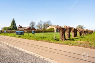 Deze bouwgrond is zeer goed gelegen, genietend van een prachtig open zicht. Geen bouwverplichting, voor de bouw van een villa. Mogelijkheid bijkopen aanpalende bouwgrond. Veel potentieel, op een mooie locatie!