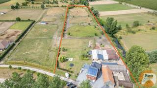 GEETBETS - In het landelijke en rustige Geetbets bevindt zich deze grotendeels gerenoveerde woning, ideaal voor wie op zoek is naar een combinatie...