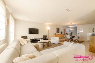 * Prachtige instapklare alleenstaande villa op de grens Ingelmunster/Meulebeke* Totaalrenovatie in 2010* Gelegen nabij het centrum van Meulebeke en...