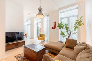 Deze nieuwbouw woning is gelegen in het hippe Zuid en combineert hedendaags wooncomfort met een stijlvolle uitstraling. De woning beschikt over...