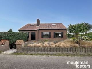 Rustig gelegen alleenstaande woning bestaande uit:Deze Rustig gelegen woning geniet van een aangename tuin op wandelafstand van verschillende...