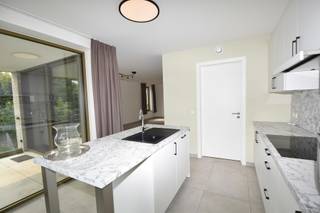 Energiezuinig modern appartement met 2 slaapkamers en overdekt, Zuidwest gericht terras.Ligging: “Residentie Violetta” is gesitueerd in het centrum...