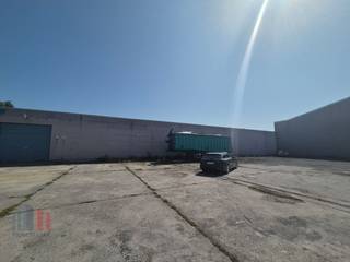 Fantastisch gelegen magazijnruimte met een oppervlakte van 1.080 m² en ruime parkeergelegenheid te huur in Staden. Het geïsoleerd magazijn met...