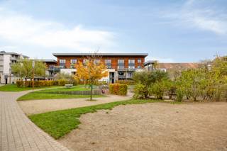 Immo Pické biedt u dit zeer gunstig gelegen duplex appartement (2014) aan gelegen in Anderlecht, in de nabijheid van winkels, openbaar...