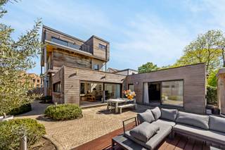 Vrijstaande woning met mogelijkheid tot kantoor/praktijk aan huis.  Deze verrassende ruime  open bebouwing, oorspronkelijk gebouwd in de...