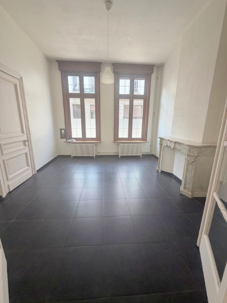 BIJZONDER CHARMANT GELIJKVLOERS APPARTEMENT MET ZEER RUIME LIVING MET ZICHT OP TOFFE STADSTUIN - photo 5