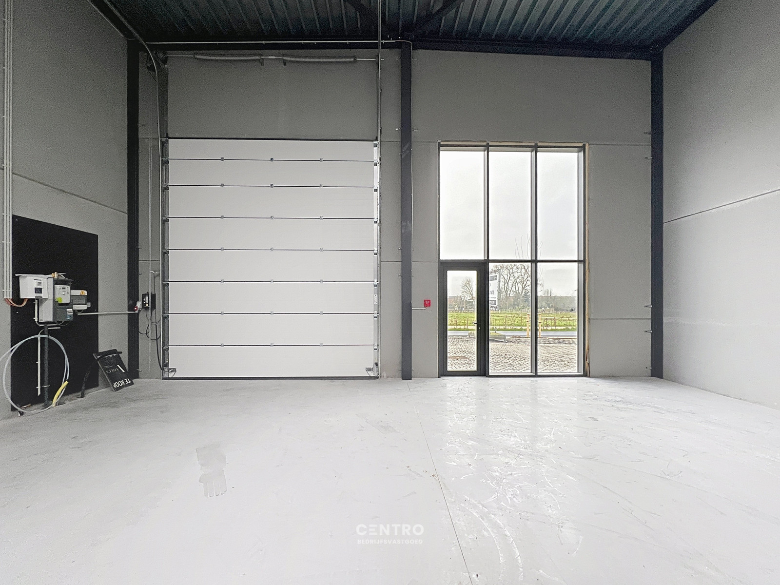 NB-magazijn van ± 275 m² (incl. 2 parkeerplaatsen!) en moderne glaspartij in driehoek TIELT-DEINZE-WAREGEM ! - foto 4