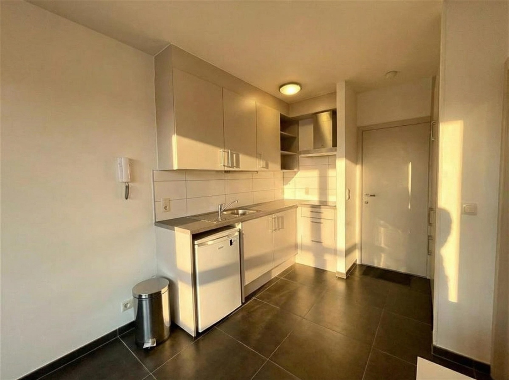 Centraal doch rustig gelegen gerenoveerde studio van 28 m² - foto 4