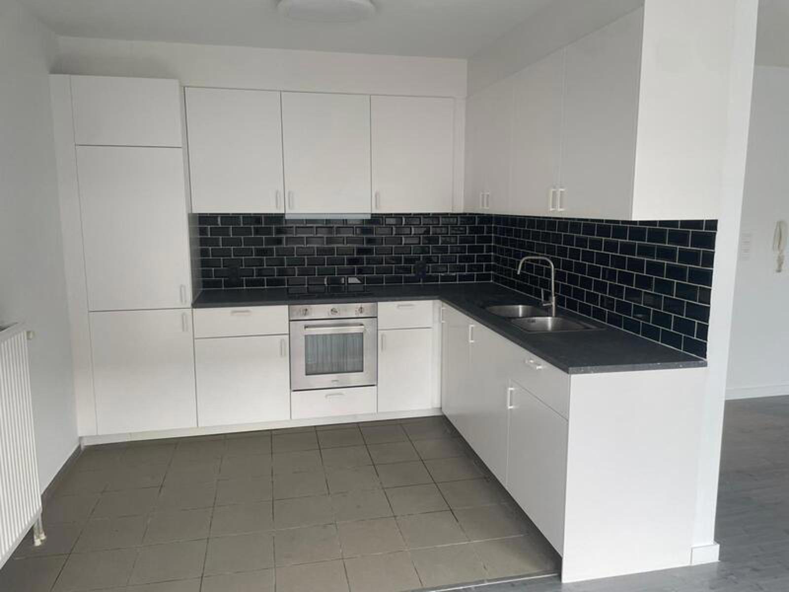 Te huur: volledig gerenoveerd appartement - foto 2