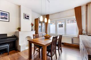 EPC-label C – geen renovatieverplichtingZonnepanelen met thuisbatterij = lagere energiekostenTot 4 slaapkamers + bureauLichtrijke leefruimte en...