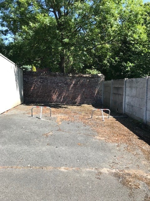 Centraal gelegen autostaanplaatsen onder appartementscomplex. - foto 3