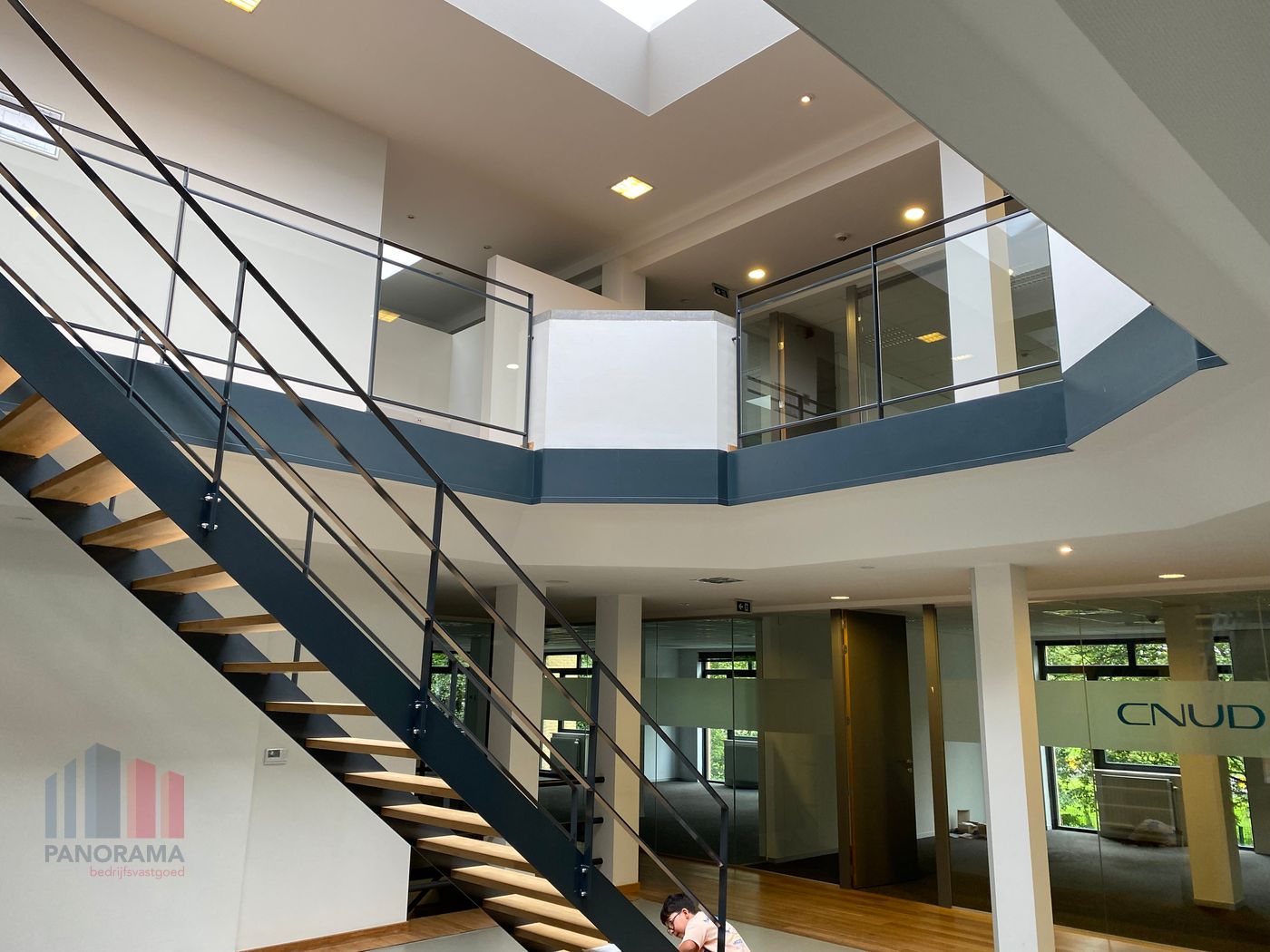 Kantoorruimte van 654 m² met top visibiliteit van de pontbeeklaan (N9) - foto 1