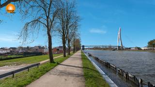 Bouwgrond van 5a (LOT 1), geschikt voor een open bebouwing, zeer rustig gelegen in een doodlopende straat. Verkavelingsvoorschriften (beknopt):-...