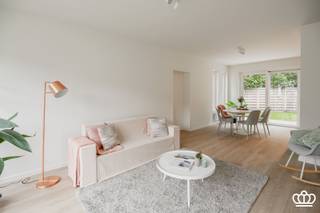 Maison clé en main, économe en énergie (EPC A) sur un terrain ensoleillé dans un quartier résidentiel calme à Brasschaat !Cette maison rénovée de...