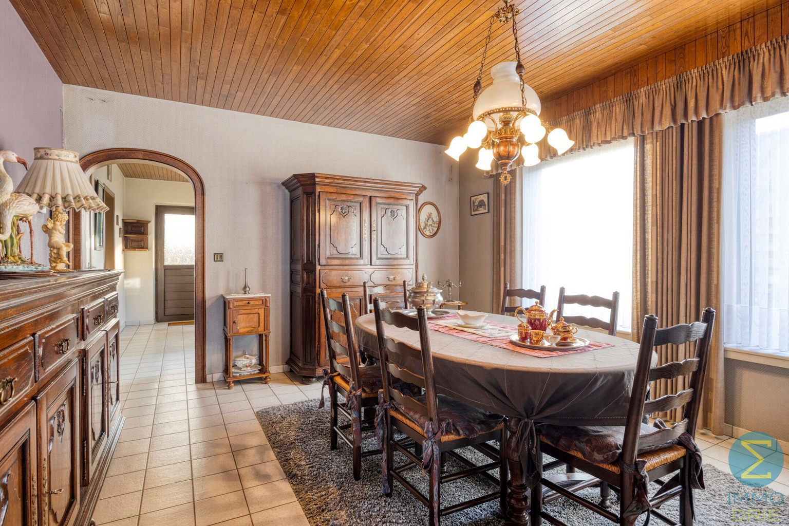 Ruime vrijstaande woning met mooie tuin op gunstige ligging. - foto 4