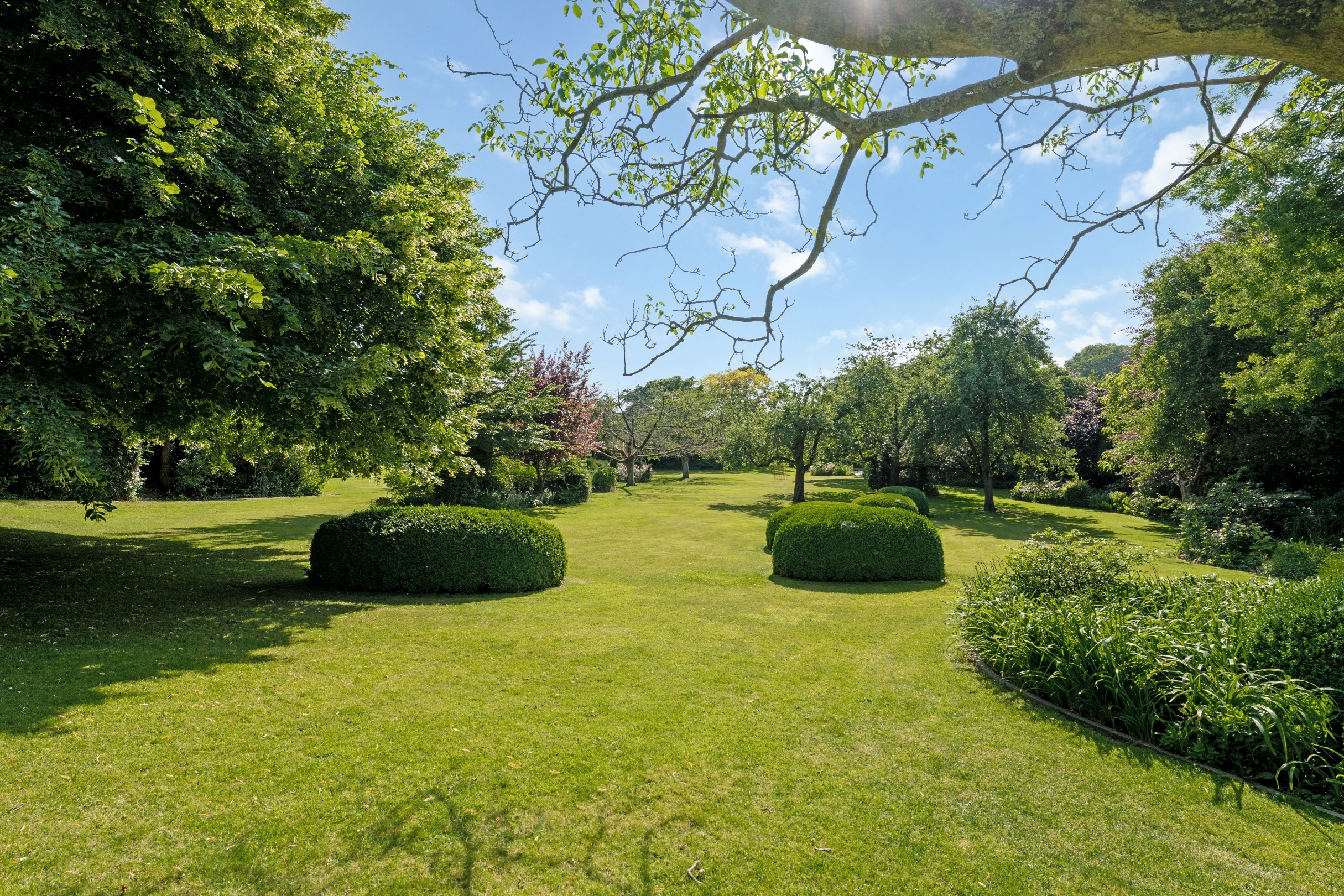 Villa exclusive avec jardin idyllique et étang de baignade - photo 2