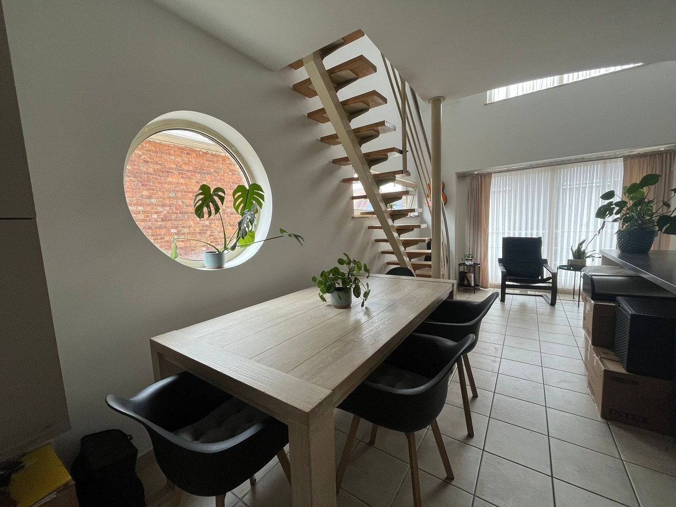 Gezellig instapklaar duplexappartement met ruim terras, gelegen in het hart van Mol. - foto 5