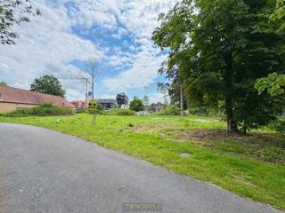 RUIM PERCEEL BOUWGROND voor een LUXUEUZE OPEN BEBOUWING, gelegen op een ZÉÉR GUNSTIGE LOCATIE aan de rand van het NATUURGEBIED ’T SPEI,...