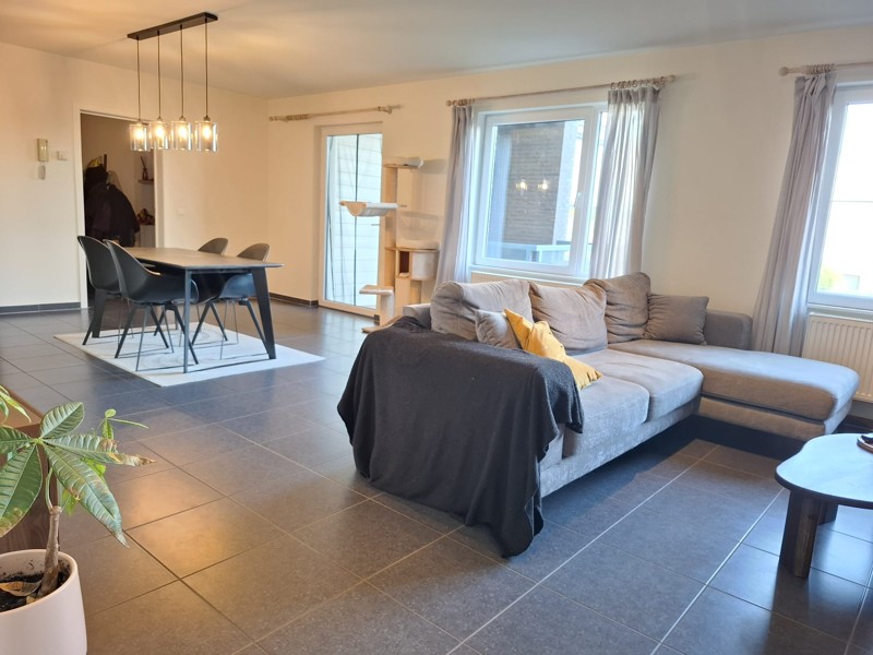 Ruim appartement met terras en parkeerplaats - foto 4