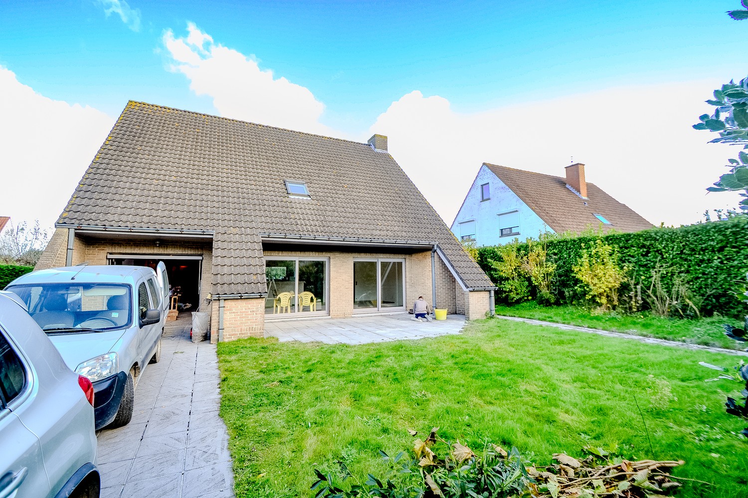 Volledig instapklare villa met 4 slaapkamers in een rustige, doodlopende residentiële villawijk. - foto 2