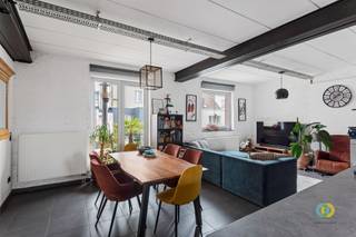 Ontdek deze unieke en karaktervolle loft, verscholen in een achterliggend gebouw en daardoor een oase van rust, ondanks de uiterst centrale...