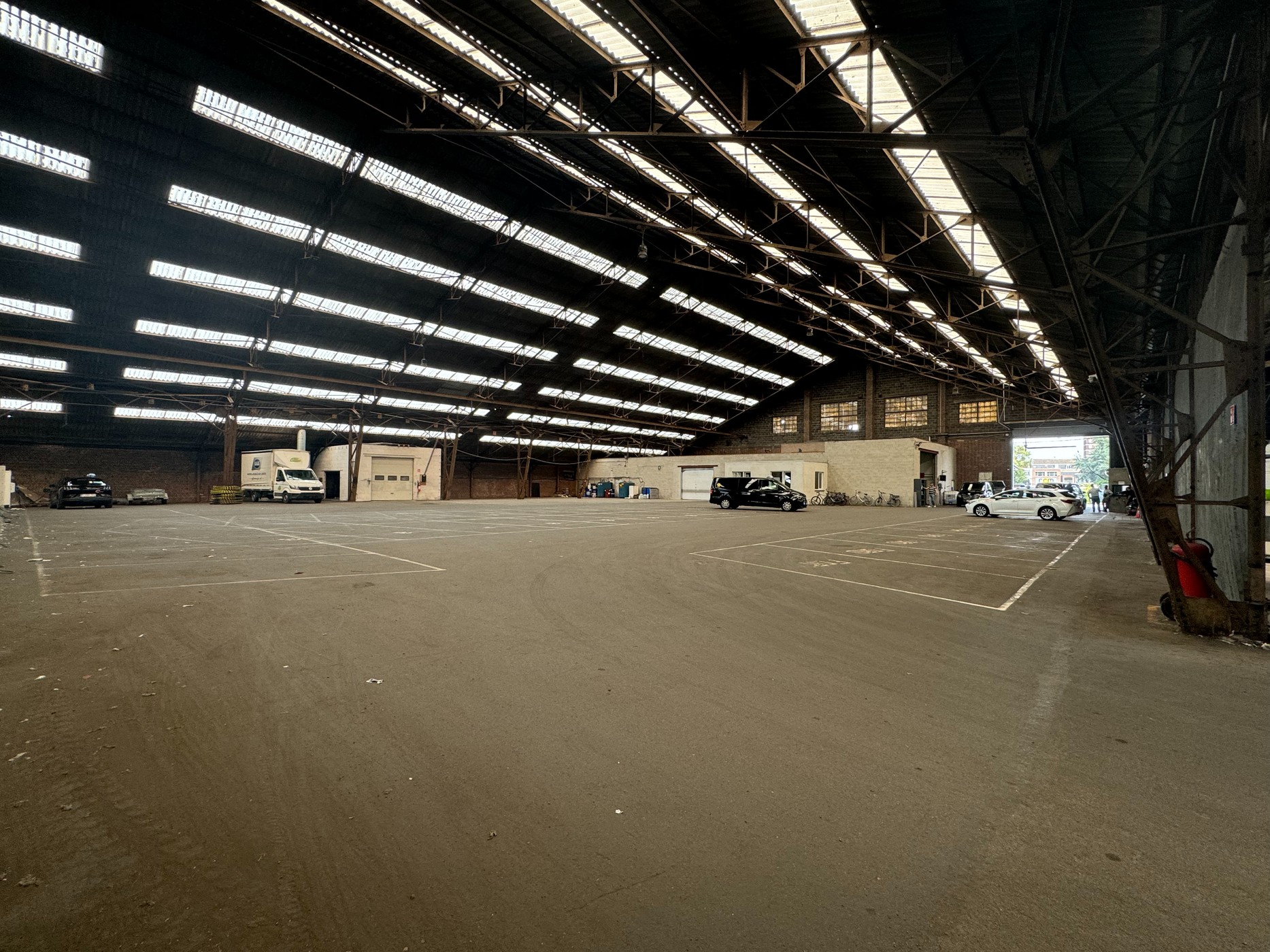 Ruim magazijn van 3.950 m² te huur in Gent – volledig of gedeeltelijk - foto 5