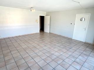 Appartement met 2 slaapkamers en parkeerplaats nabij de zeedijkAppartement gelegen op ± 150 m van de zeedijk en vlak bij het centrum. Het beschikt...