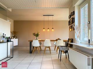 Instapklaar. Bestaande uit een inkomhall met toilet, grote lichtrijke keuken met eetruimte, living, 2 slaapkamers, dressing, recent vernieuwde badkamer, garage, terras en tuin. Bieststraat = vlotte verbindingen naar centrum / E17 / Deerlijk. (Momenteel verhuurd)