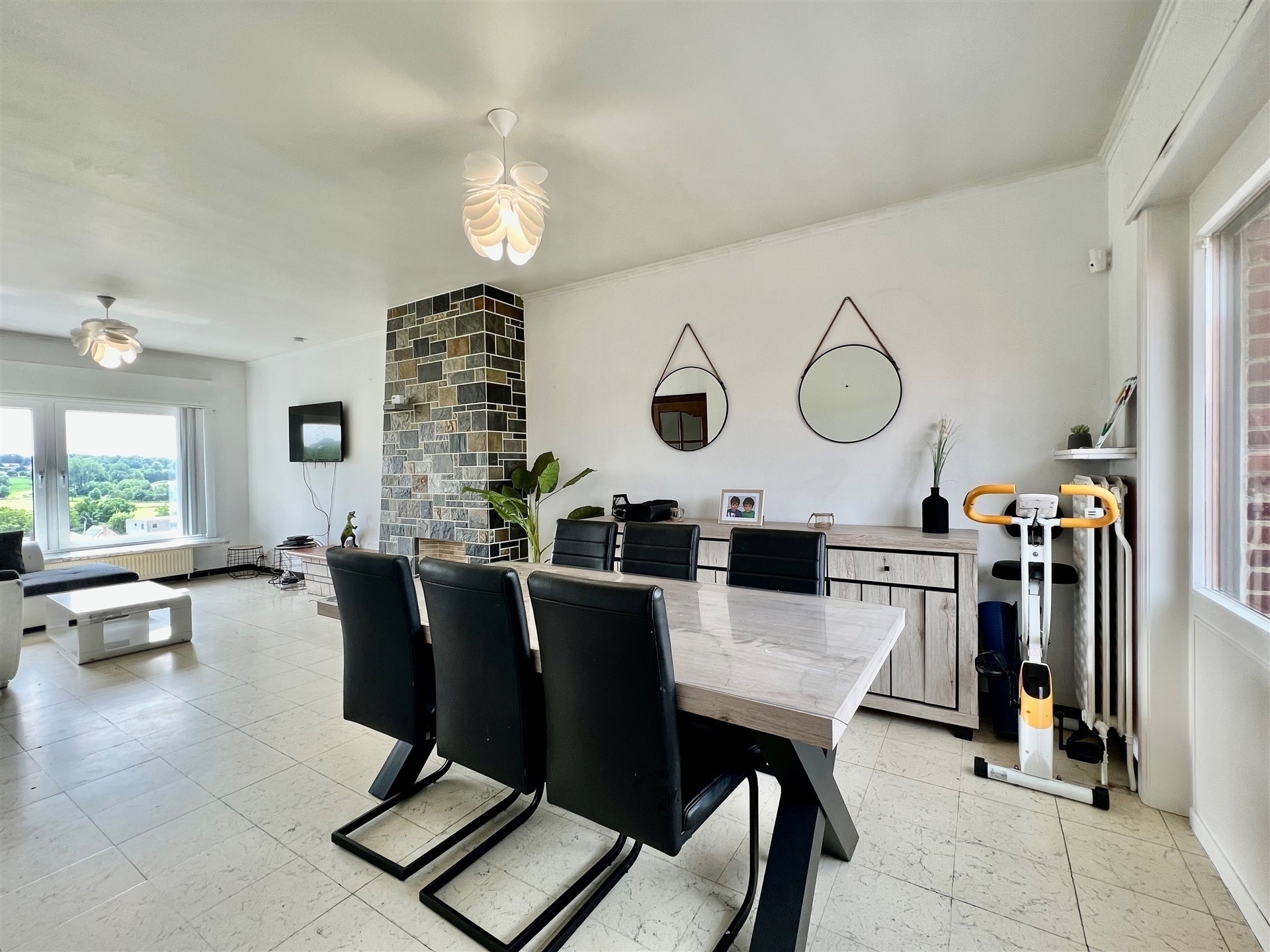 PRACHTIG GELEGEN degelijke woning met TUIN! - foto 2