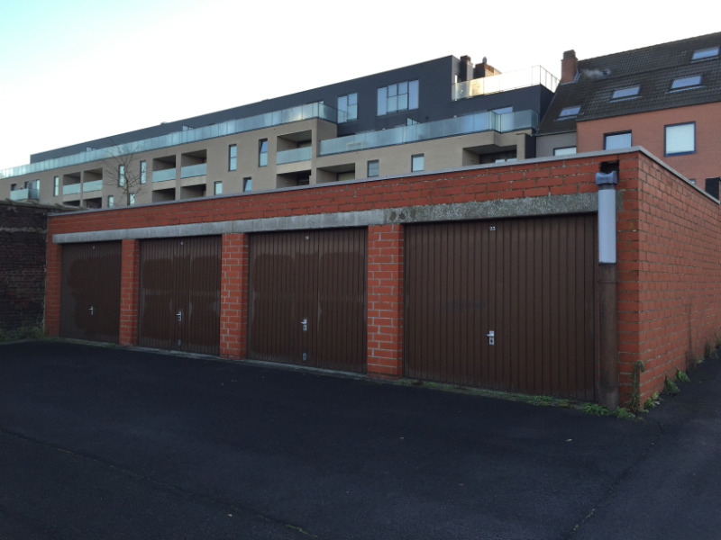 Gemetste afsluitbare EN droge garagebox nr 23 TE HUUR via EXPERT-IMMO - photo 2